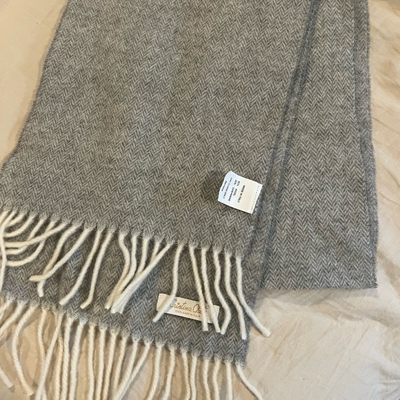 Grey Cashmere blend scarf - Picture 3 of 3